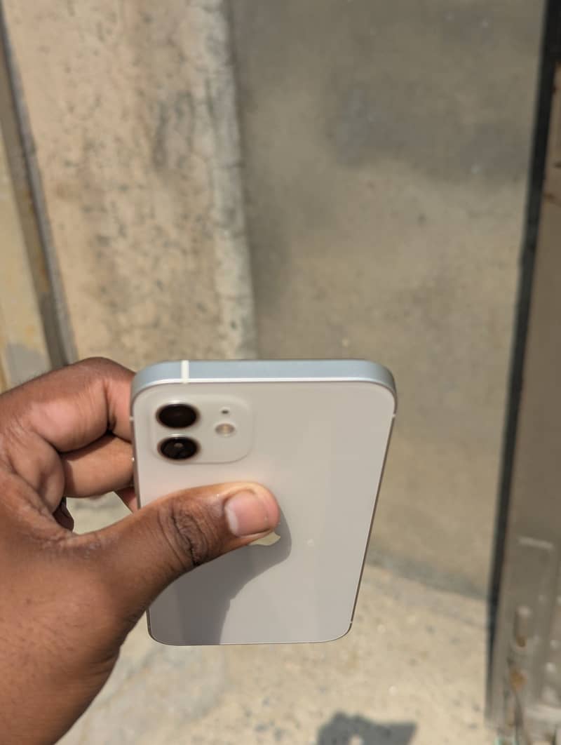 Apple iPhone 12 7