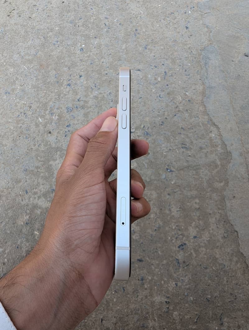 Apple iPhone 12 11