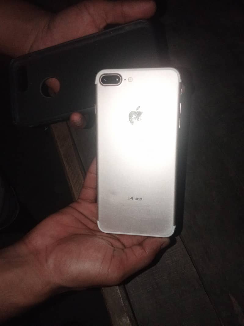 Apple iPhone 7 Plus 5