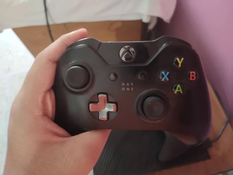 Xbox one 1TB 3