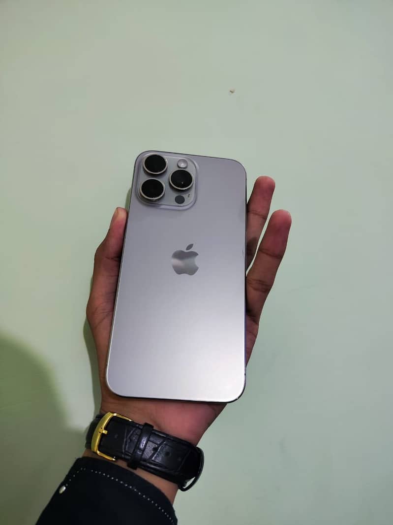 Apple iPhone 15 Pro Max 3