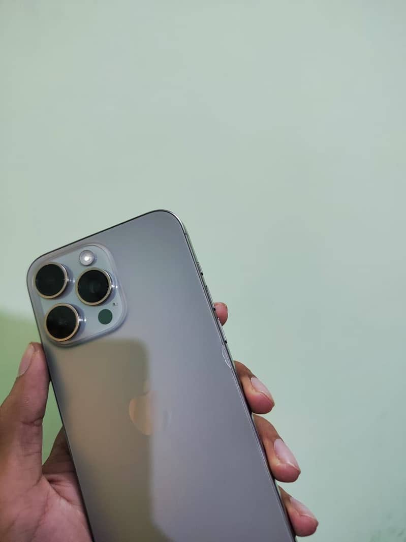 Apple iPhone 15 Pro Max 5