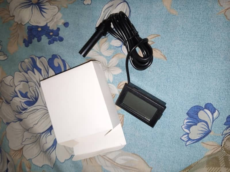 temperature and humidity LCD sensor set of 2 680rs 1