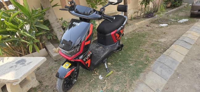 evee genz 2026, red black 700km driven