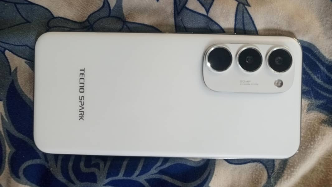 Tecno spark40 pro plus 5
