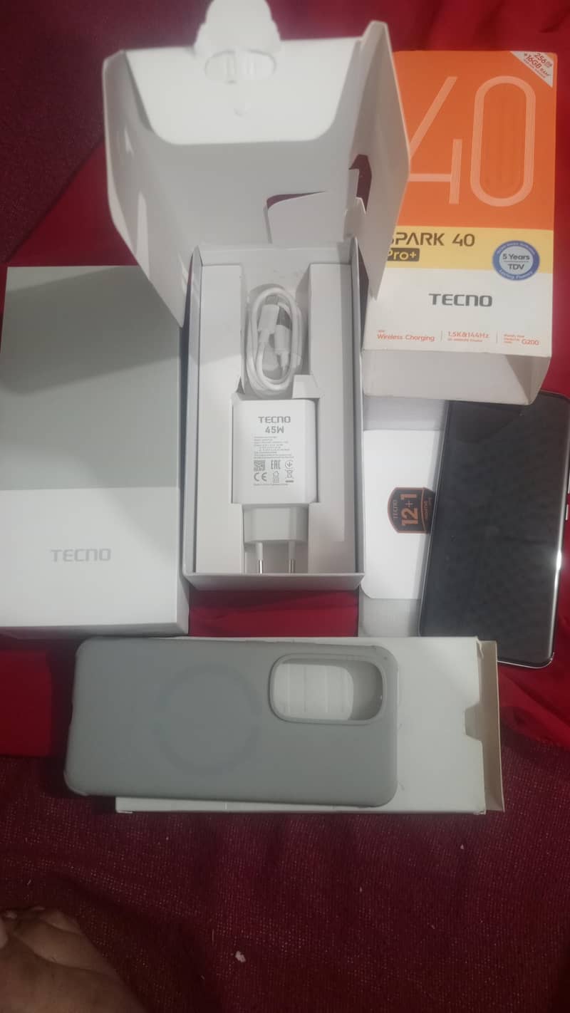 Tecno spark40 pro plus 7