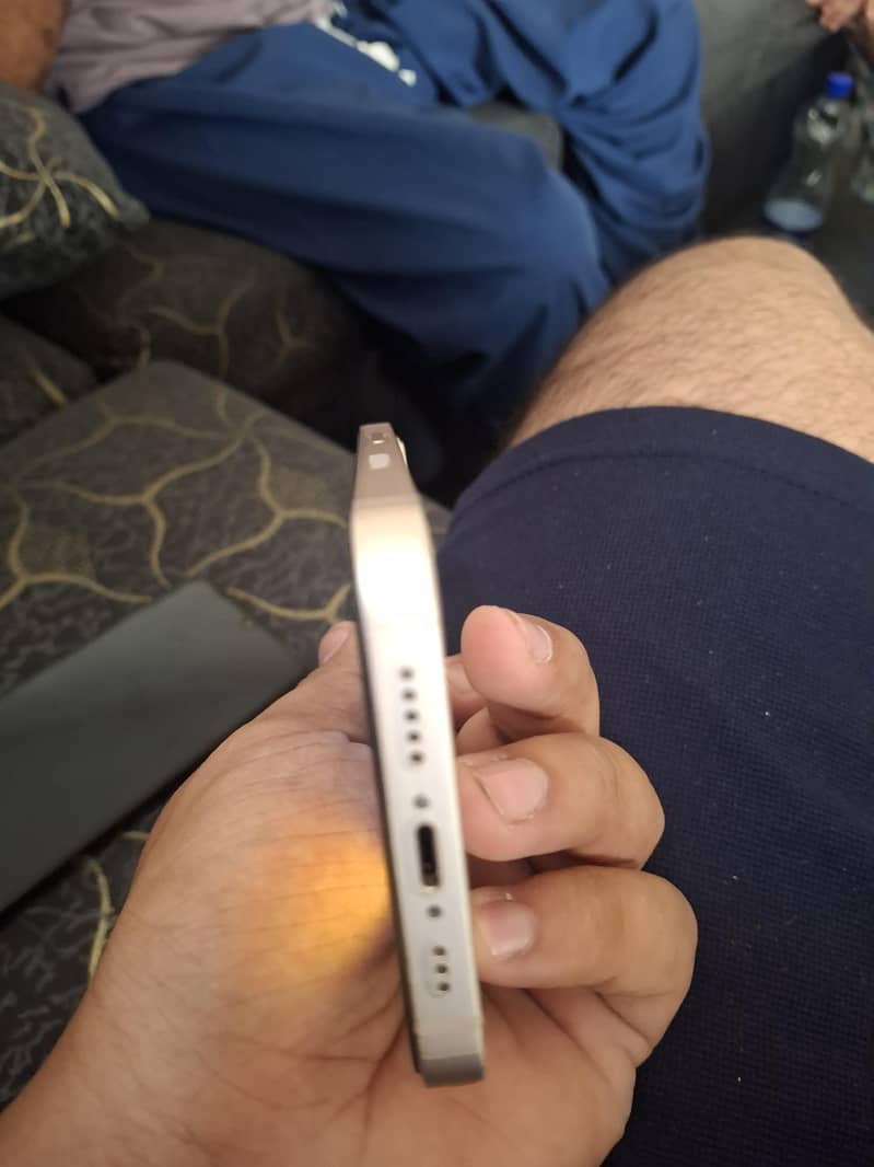 Apple iPhone 13 2
