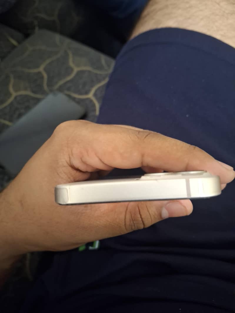 Apple iPhone 13 3