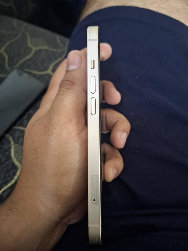 Apple iPhone 13 4