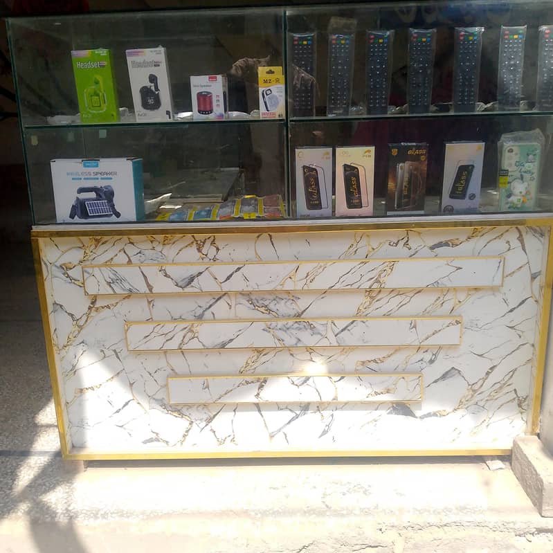 دکان کا خوبصورت اور مضبوط کاؤنٹر فروخت کے لیے دستیاب ہے۔ 1