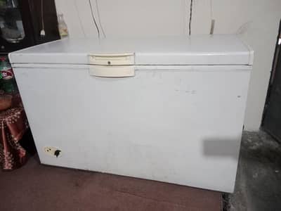deep freezer genioun condition for sale