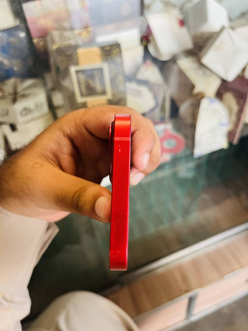 Apple iPhone 13 4