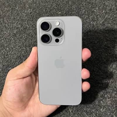 Apple iPhone 15 Pro natural titanium