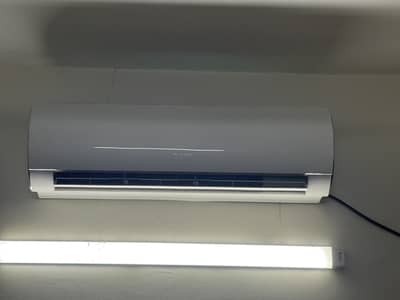 Gree 1.5 Ton Invertor AC