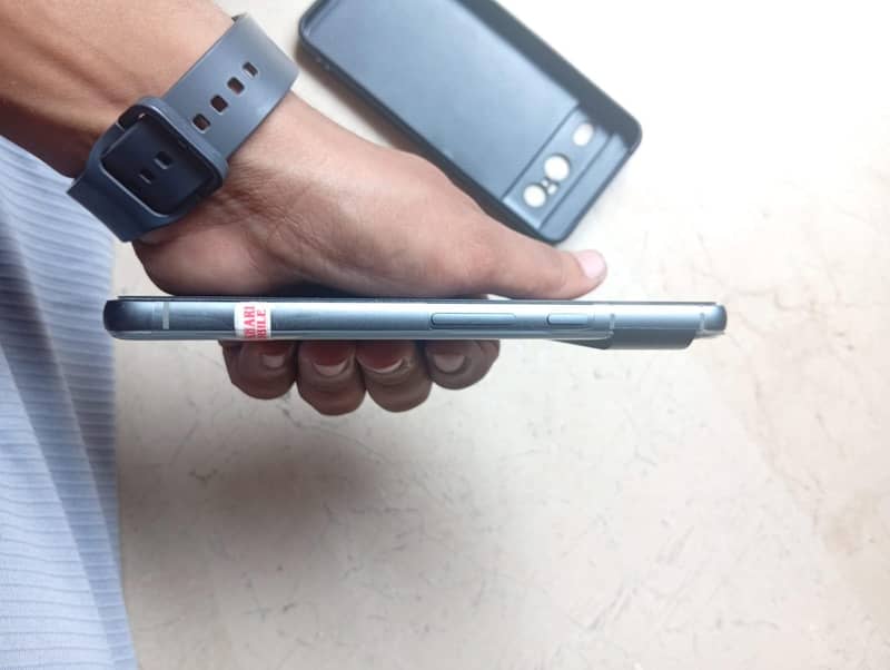 Google Pixel 8 4