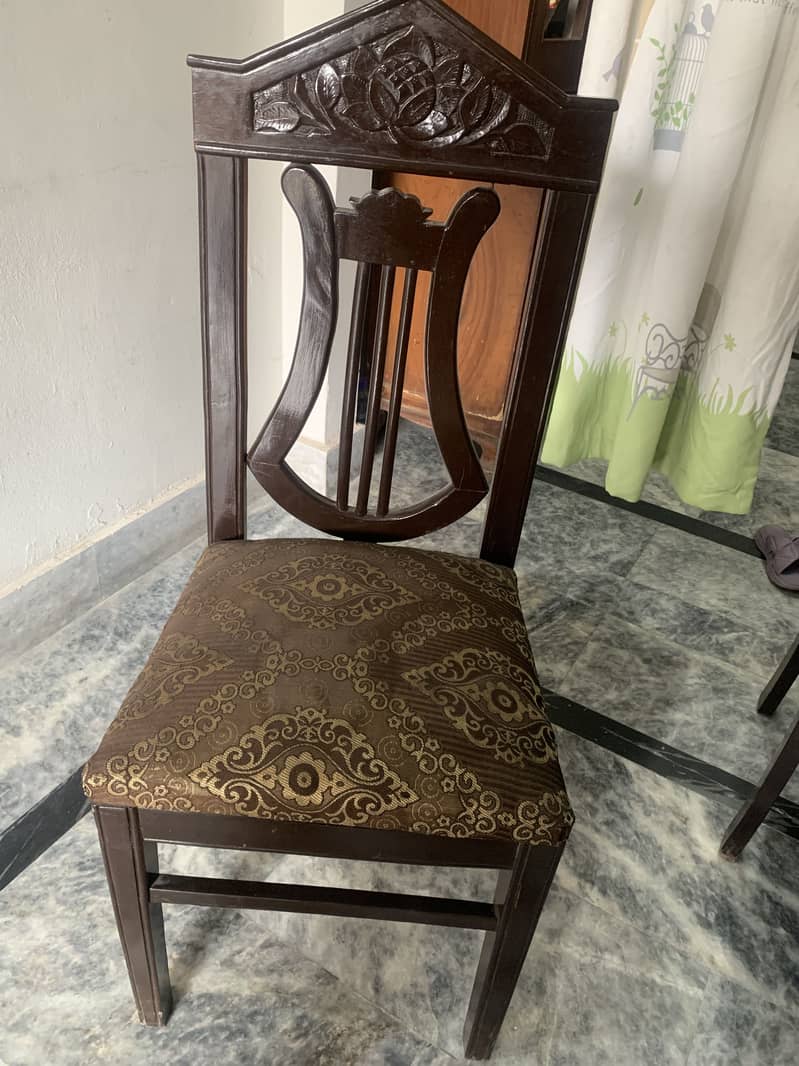 Dining table 0