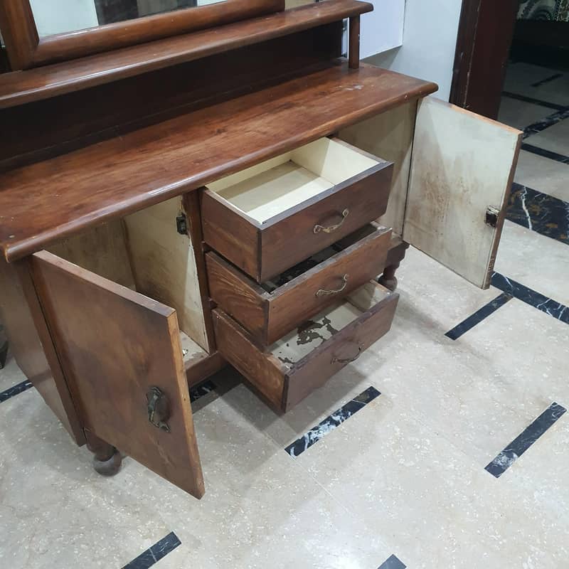 Dressing Table 3