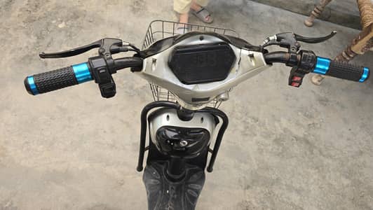 Vogue tasty MKL-P1 electric scooty