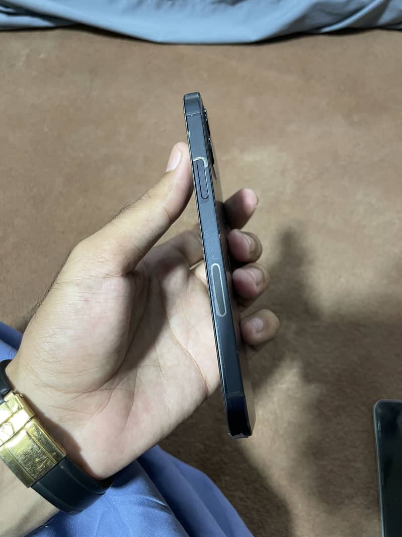 Apple iPhone 12 3