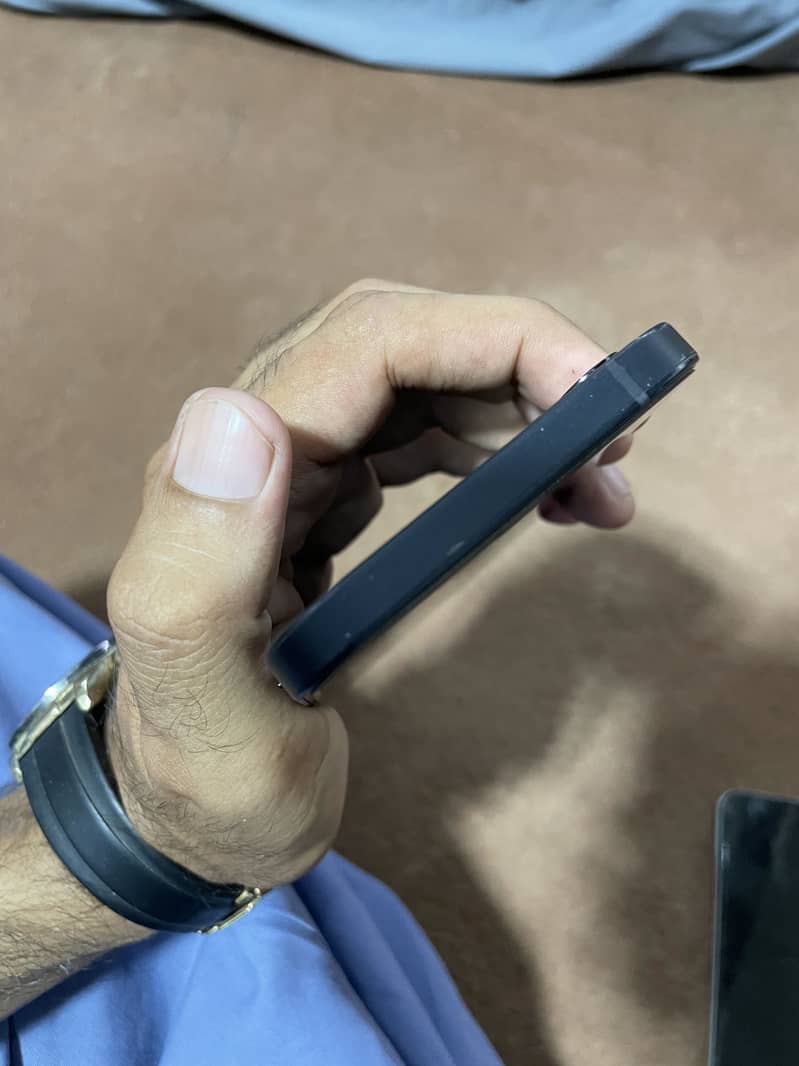 Apple iPhone 12 4