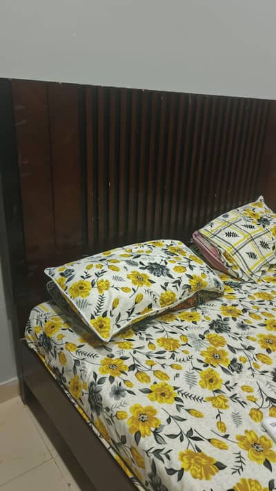 bed  materes wardrobe side table istri stand