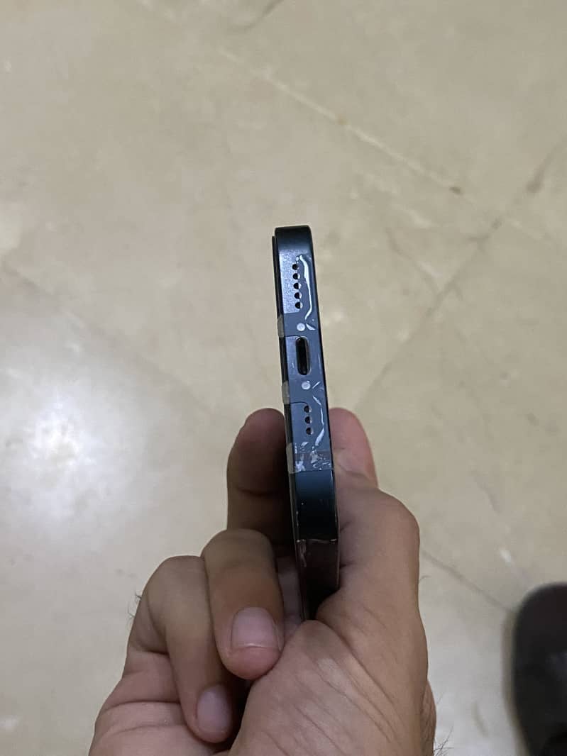 Apple iPhone 13 4