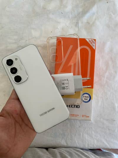 Tecno spark 40 pro plus