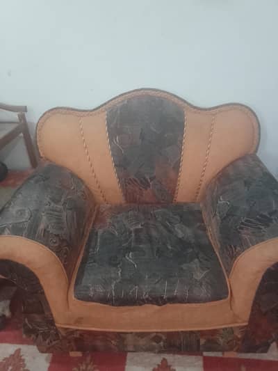 5 seeter sofa set good condition