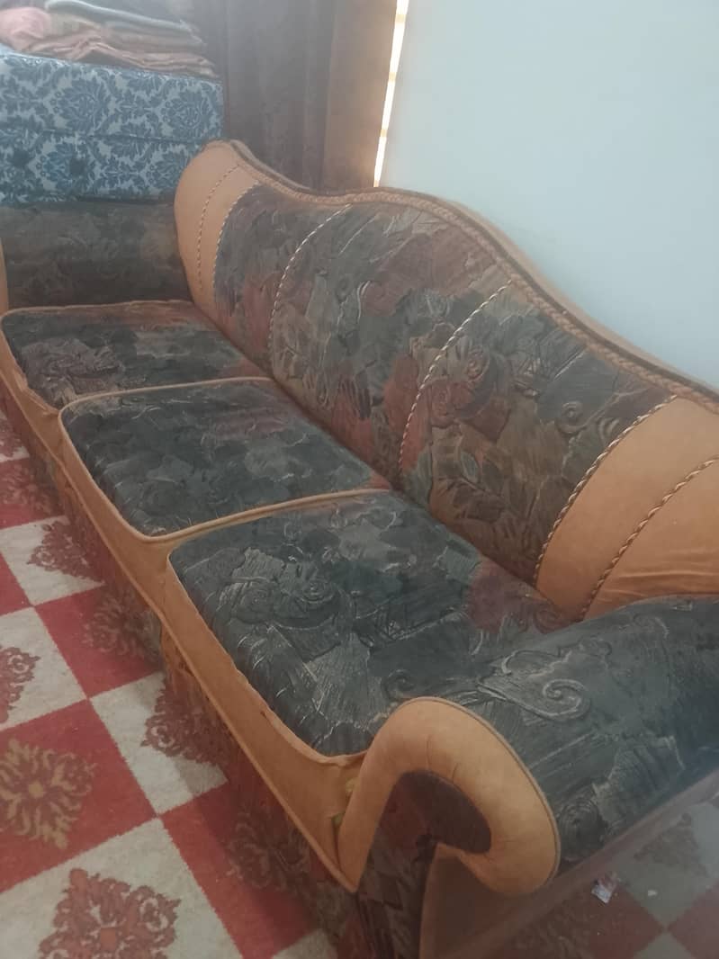 5 seeter sofa set good condition 1