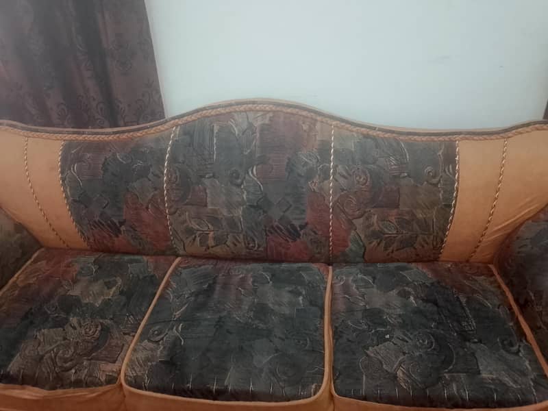 5 seeter sofa set good condition 2