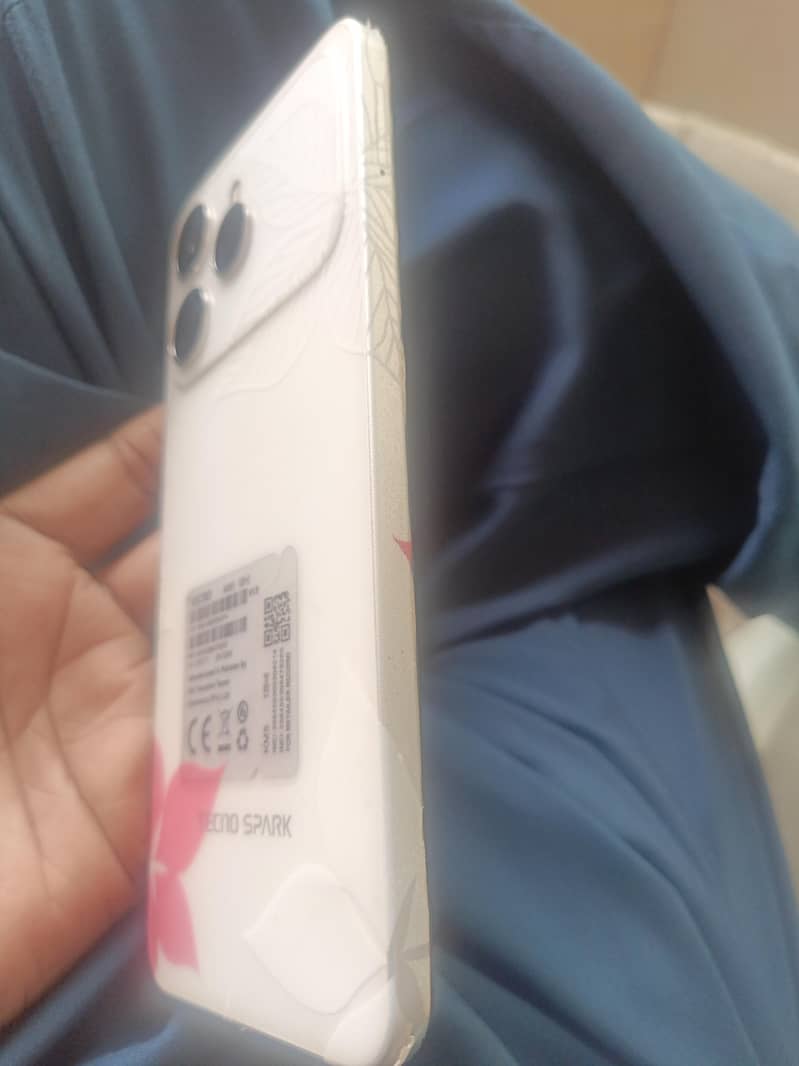 Tecno Spark 40 1