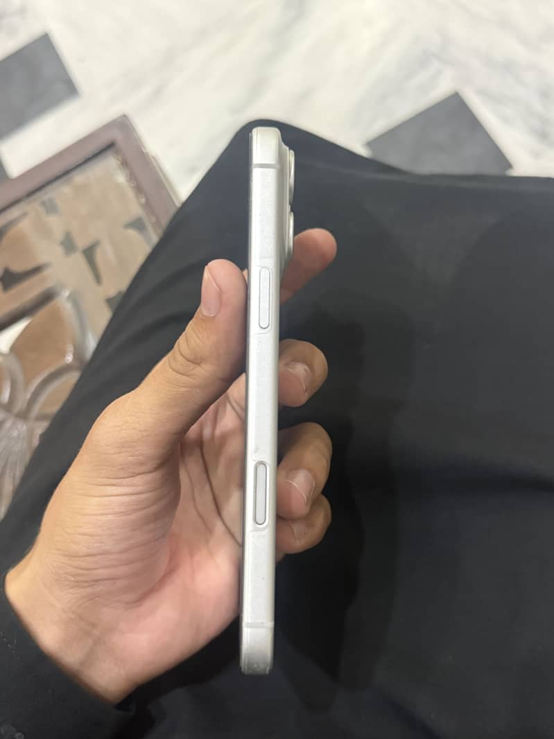 Apple iPhone 17 Pro Max 3