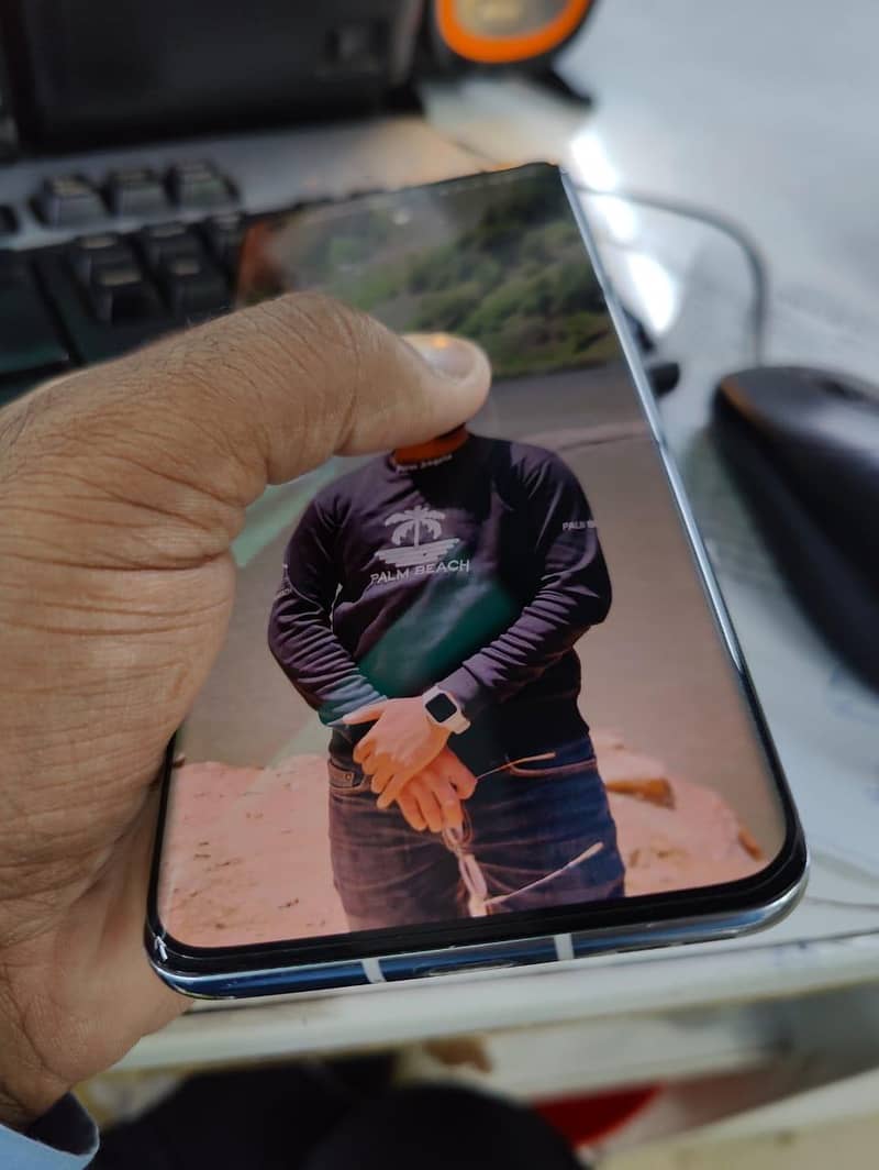 One Plus 9 Pro 10/9.5 condition 2