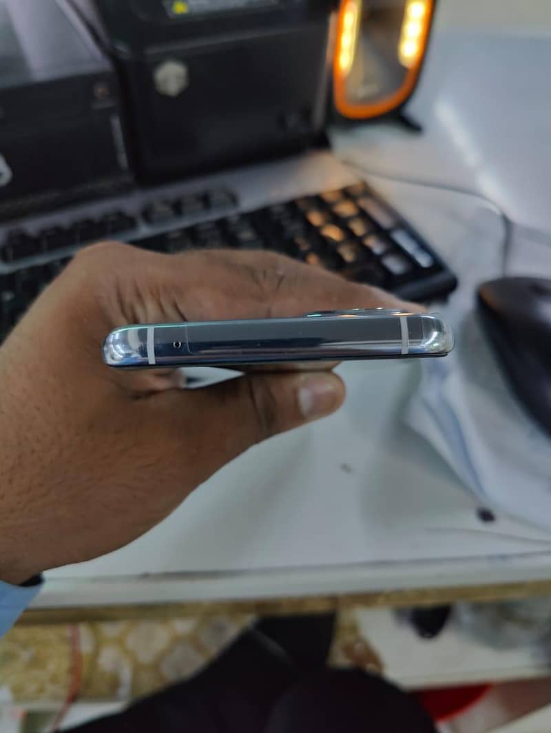 One Plus 9 Pro 10/9.5 condition 4