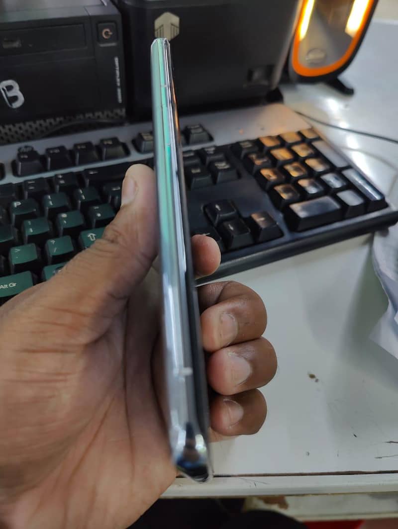 One Plus 9 Pro 10/9.5 condition 5