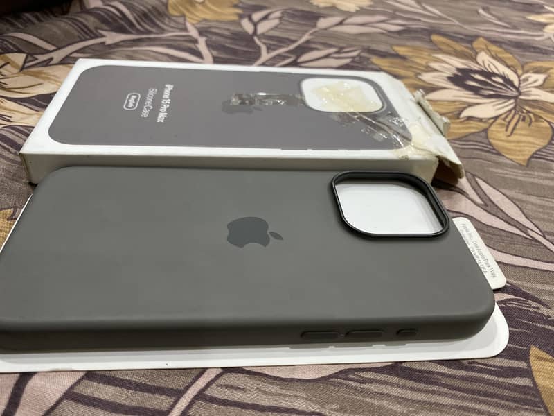 iphone 15 pro max 3
