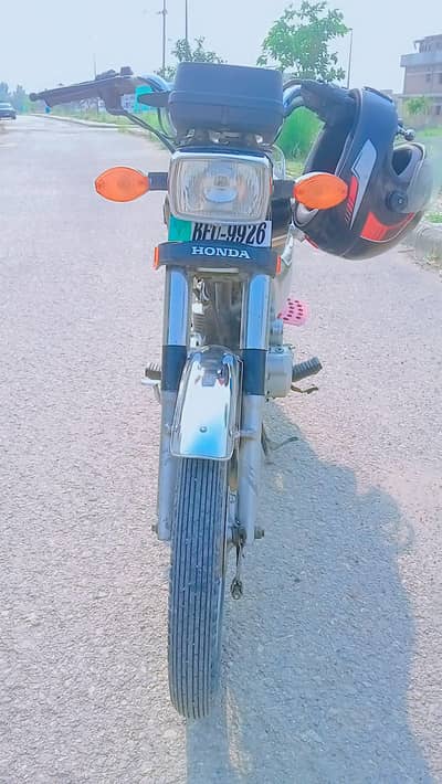 9/9 condition urgent sale karni hy