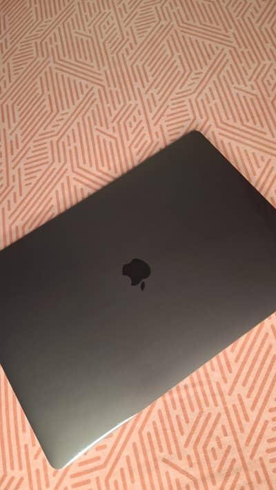 Macbook pro 2019 16 inches 16/512