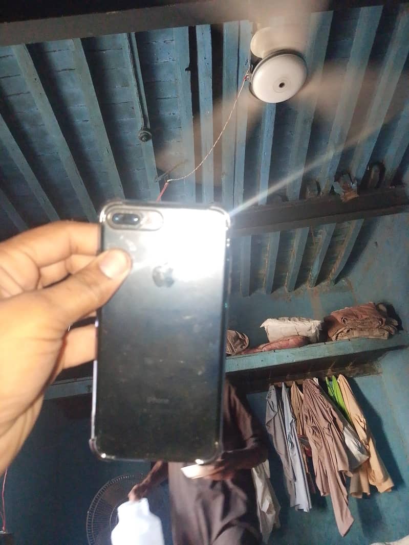 Apple iPhone 7 Plus 2