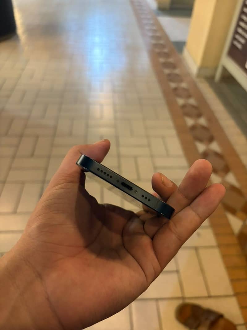 Apple iPhone 13 4