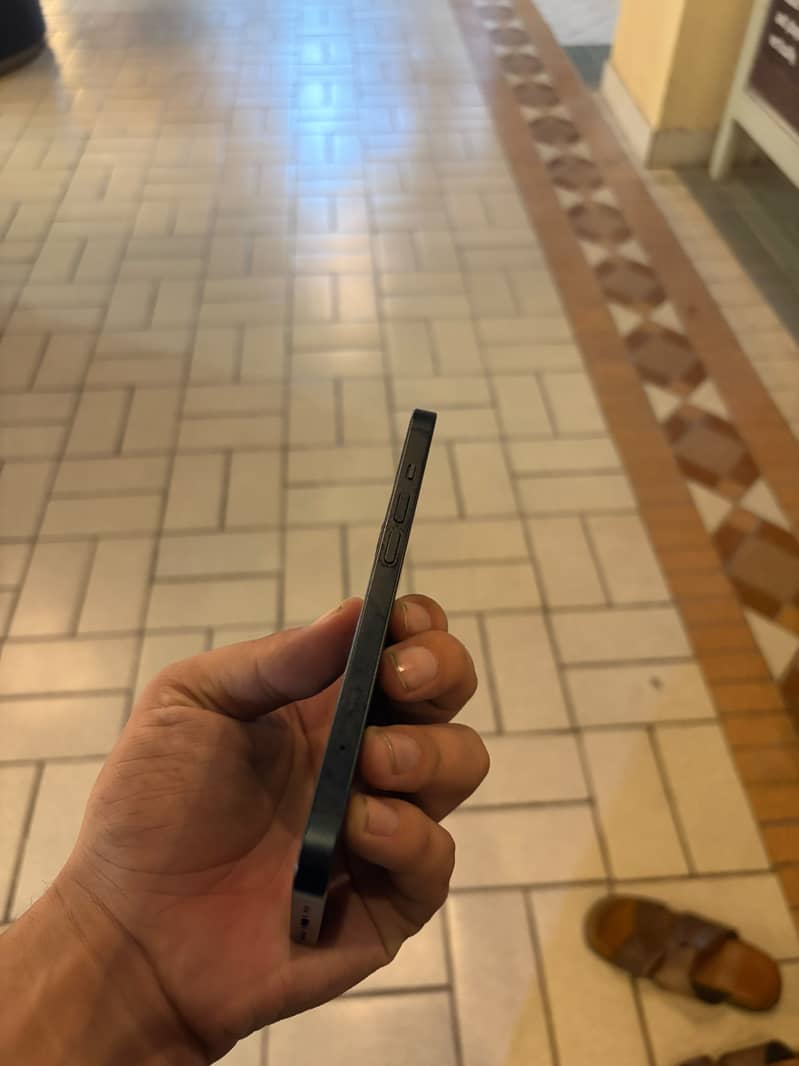 Apple iPhone 13 6