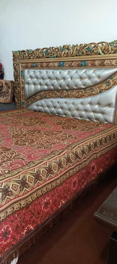 1 bed 2 side table 1 singar maze 1 bartan almari