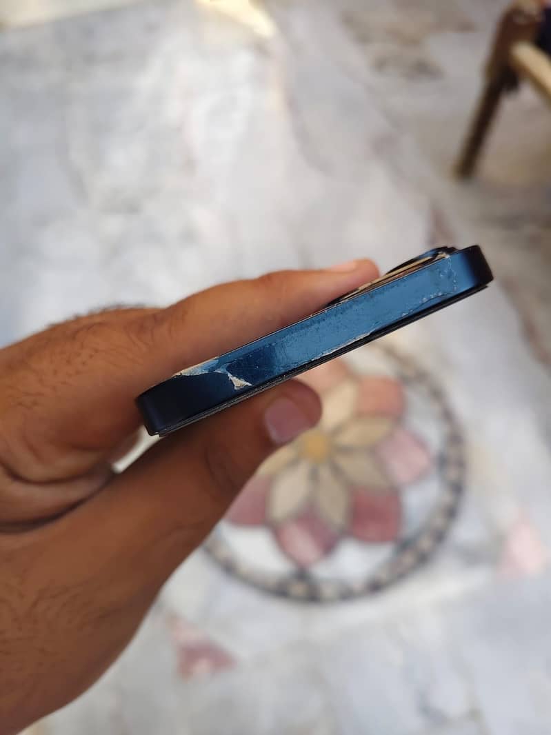 Apple iPhone 13 4