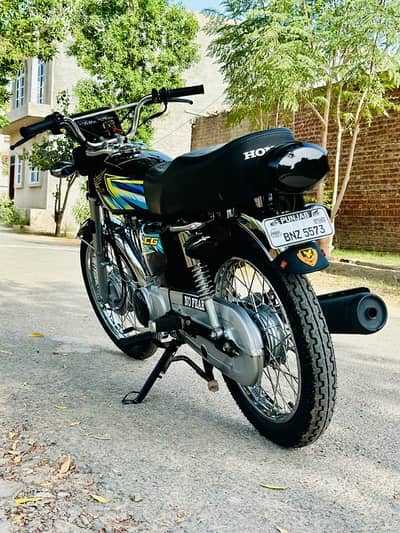 Honda 125 black, 25/26 model