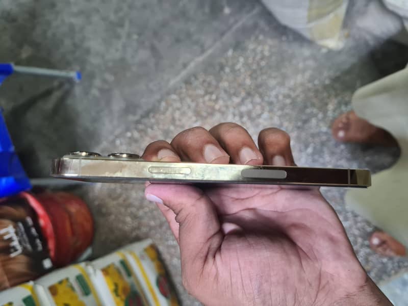 Apple iPhone 13 Pro 4