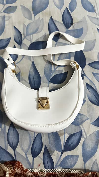 White shoulder bag