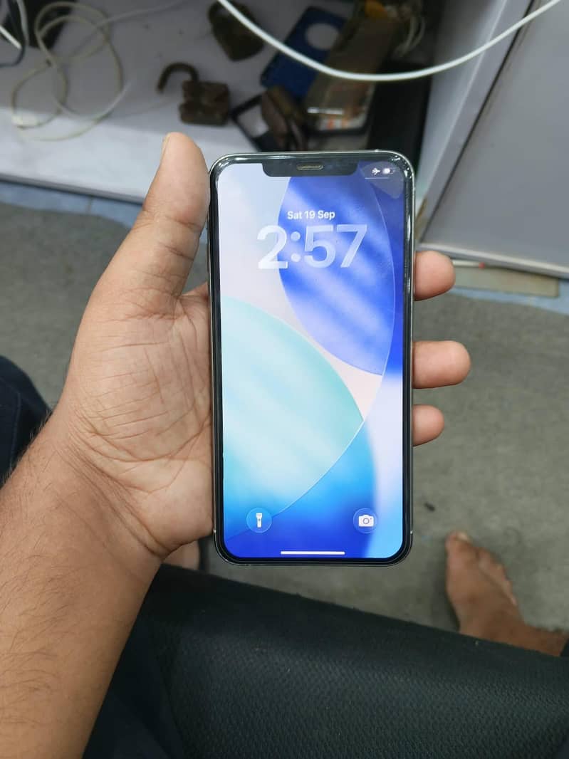 Apple iPhone 11 Pro Max 2