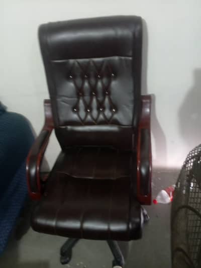 Executive Office Chair – Premium Leather High-Back Chair