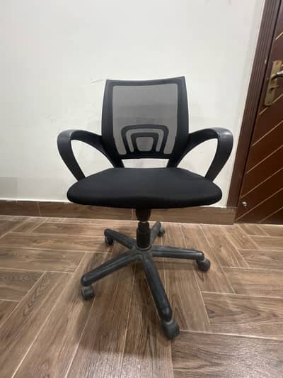 4 chairs all in working