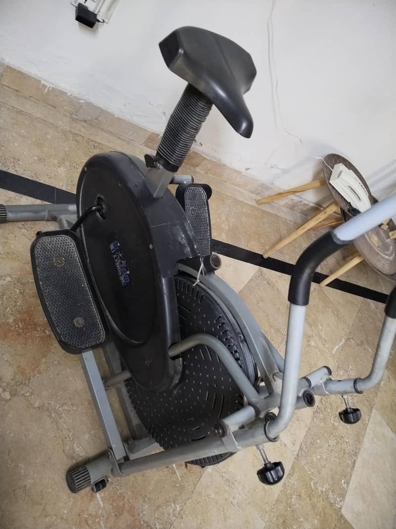 exercise bike in solid condition 0